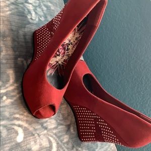 Ed Hardy Red Wedges, Size 5